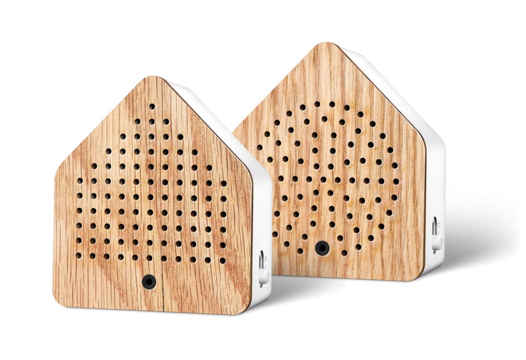 Zirpybox eiken huisje met ontspannende krekelgeluiden, ideaal voor een rustgevende sfeer in huis.